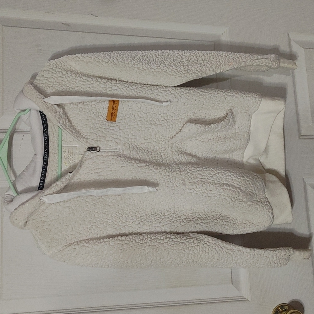 Simply Southern pull over fleece hoodie. Size small.